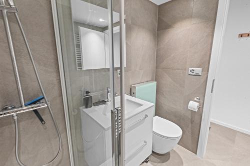 Bilik mandi di Studio chalet rénové au centre de la ville