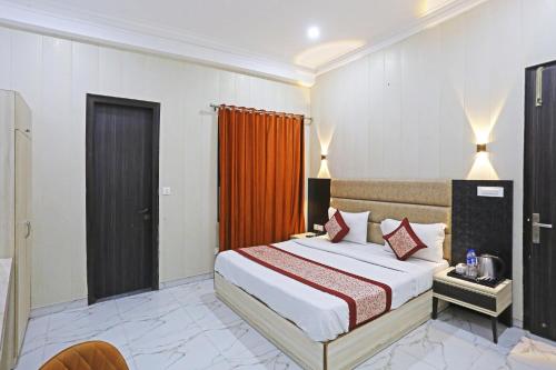 a bedroom with a large bed in a room at HOTEL SHYAM INTERNATIONAL - NEAR TERMINAL 3 DELHI AIRPORT WITH - Free AIRPORT PICKUP in New Delhi