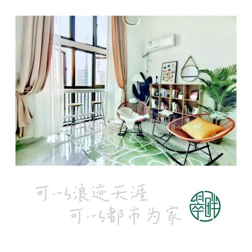 a living room with a table and a chair at 翠畔loft公寓 in Guangzhou