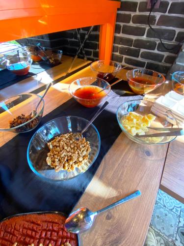ホテルの敷地内または近くでの食事または食べ物
