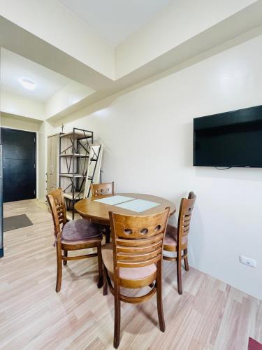 a dining room with a table and chairs at Avida Towers Atria in Iloilo City