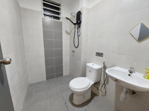 a bathroom with a toilet and a sink at Ammar Homestay Nilai in Nilai