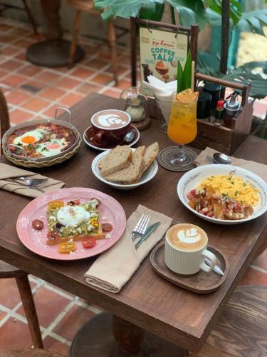 Mad på lejlighedshotellet eller i nærheden