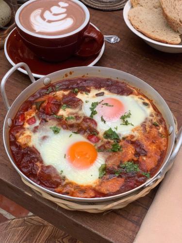 Mad på lejlighedshotellet eller i nærheden