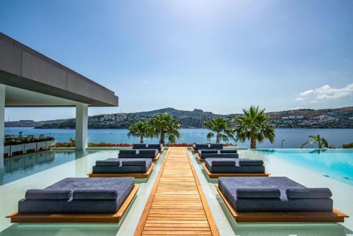 Cape Bodrum Luxury Hotel & Beach — Swimming pool