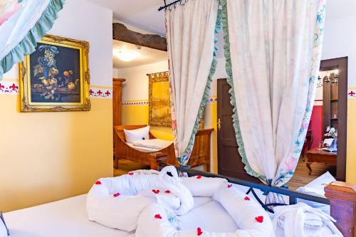a room with a bed with white pillows at Hotel Burg Trendelburg in Trendelburg