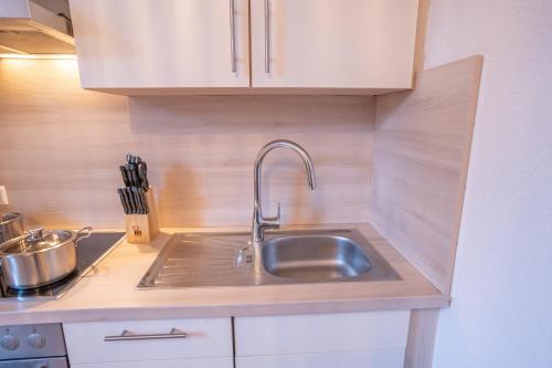 Kuchyň nebo kuchyňský kout v ubytování PrimeLoft Stadtblick - stilvoll & modern - Zentrum Braunlage - bis 5 Pers - mit Parkplatz