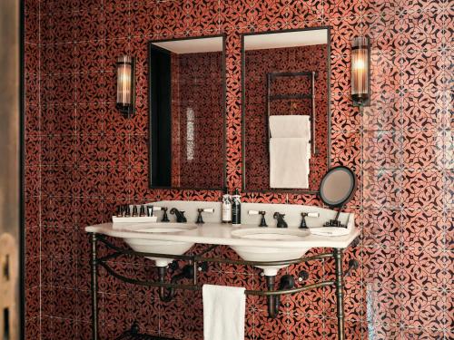 Ванная комната в Soho House Istanbul
