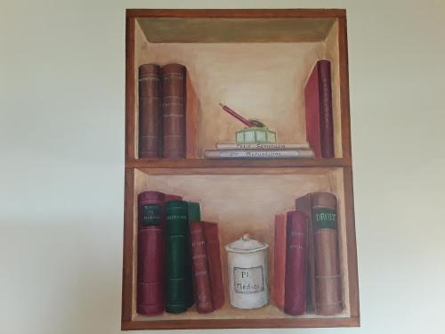 Le GardeにあるDomaine les Galardsのたくさんの本が詰まった本棚