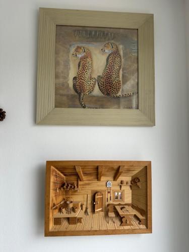 a picture of two cheetahs in a house at FerienWohnung Gästehaus Merzig-Besseringen NEUBAU in Merzig
