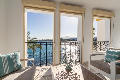 MARBELLA BANUS SUITES - Harbour Seafront Apartment photo 3