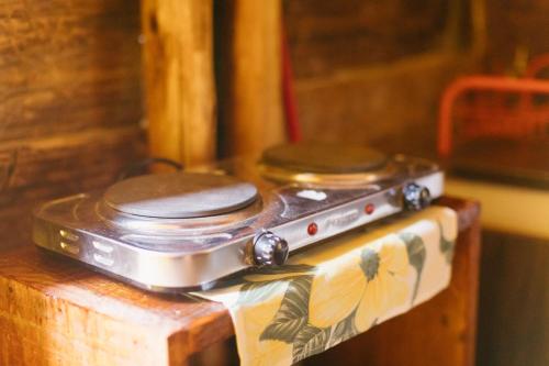 a stove top oven sitting on top of a table at Sitio Holistico Natureza Sanadora in Morro Reuter
