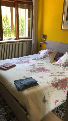 Postel nebo postele na pokoji v ubytování La luce dell'Est Appartamento in villa