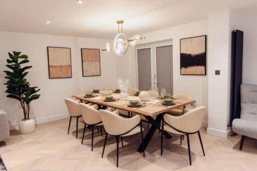 a dining table and chairs in a living room at Newly renovated house in Canterbury