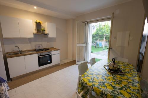 Кухня или мини-кухня в Casa Vacanze luxury Pompei home Villa Letizia
