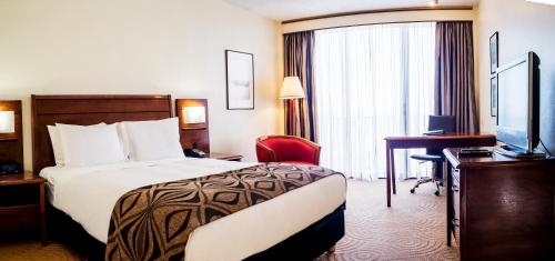 Кровать или кровати в номере Crown Hotel