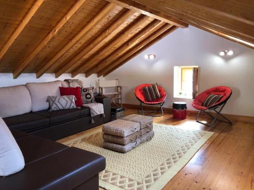 a living room with a couch and two chairs at Casa da Saudade in Ferreira do Zêzere