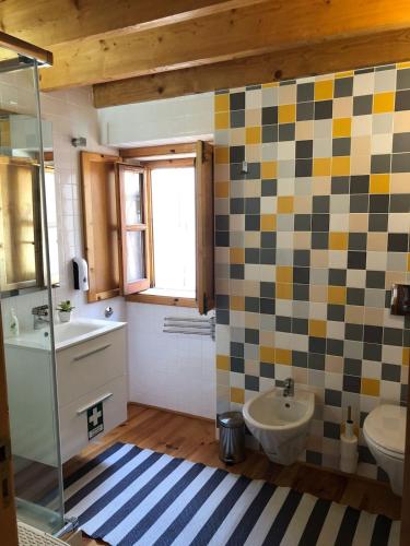 a bathroom with a sink and a toilet at Casa da Saudade in Ferreira do Zêzere