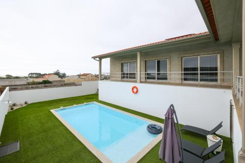 a swimming pool on the roof of a house at CASA MARIA in Marinhas