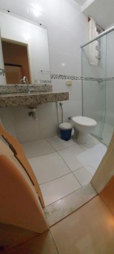 Bilik mandi di Hotel Muriaé