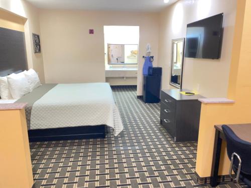TV a/nebo společenská místnost v ubytování Homegate Inn & Suites West Memphis