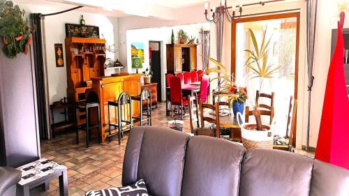 Photo de la galerie de l'établissement Chalet Chez Dany-vallouise - Confortable Chalet de 250m² adapté pour 13 personnes adapté PMR . MAE-6901, à Vallouise