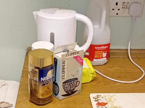 Kemudahan buat kopi dan teh di Blue Haven