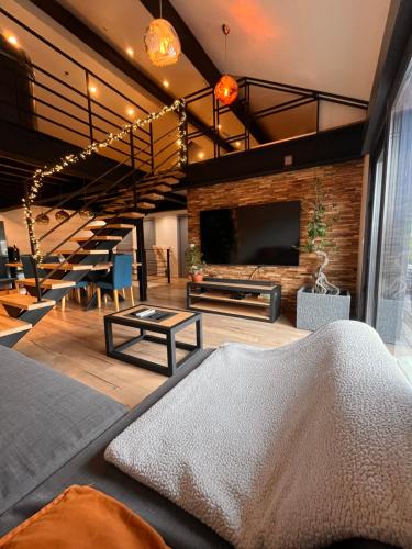 Loft industriel avec jacuzzi