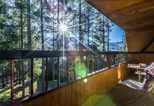 Ban công/sân hiên tại APART Rogatek Szlachetny Pod Giewontem