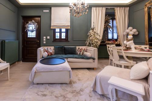 a living room with a couch and a table at Rock Dandy La Maison de l'Ours - Nymfaio in Nimfaíon