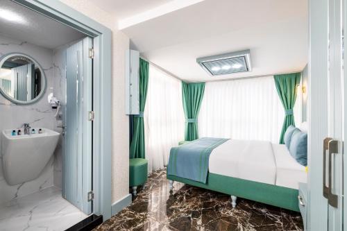Koupelna v ubytování Santa Rio Gold Taxim Hotel