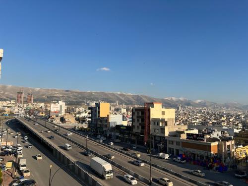 a view of a city with traffic on a highway at Motel Taj in As Sulaymānīyah