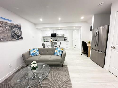 Gallery image of Cozy Two Bedroom Aircon Suite in Airdrie in Airdrie