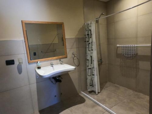 Koupelna v ubytování Complejo hotelero Illihue - Cabañas & Hostería