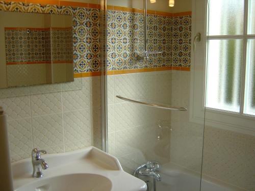Ванна кімната в Domaine De Chantemerles