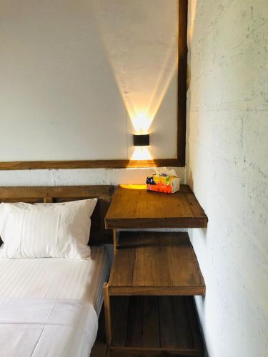 Katil atau katil-katil dalam bilik di Umah Kayu 1-Menjangan homestay