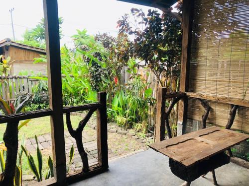 Taman di luar Umah Kayu 1-Menjangan homestay