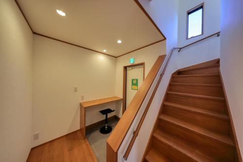 a staircase in a building with a desk at Villas Fuji Sengen ヴィラス富士浅間 in Fujiyoshida