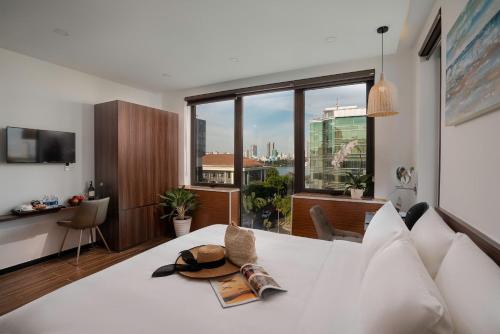 Μια τηλεόραση ή/και κέντρο ψυχαγωγίας στο Dragon View Riverside Hotel by Haviland