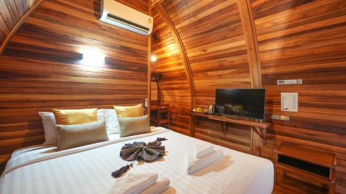 TV a/nebo společenská místnost v ubytování So View Phuket Resort