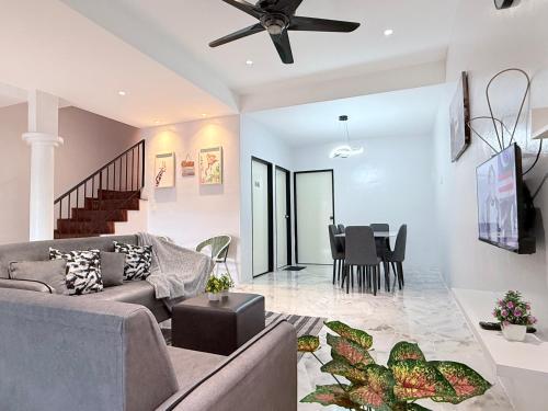 クアンタンにあるNear TC Beach Alor Akar 4R3B fully AC Town areaのギャラリーの写真