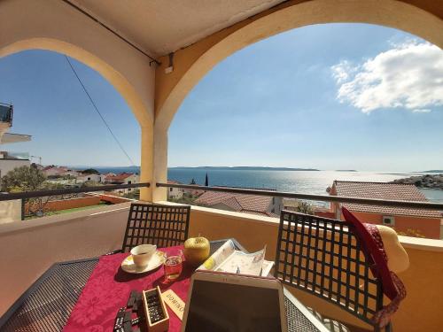 Heated swimming pool, stunning sea view terrace a7,