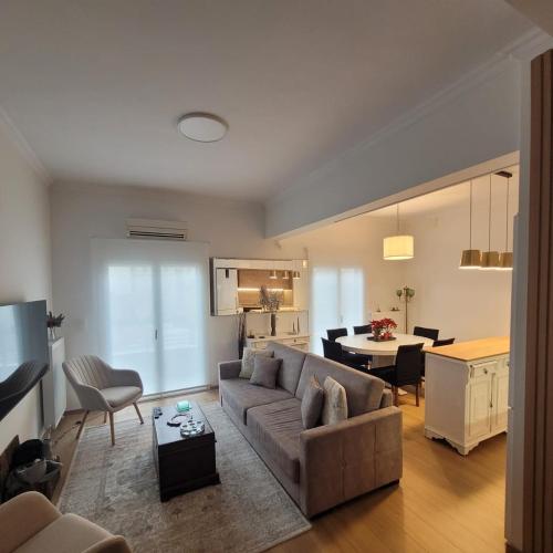 Roman Forum 3-bedroom New apt