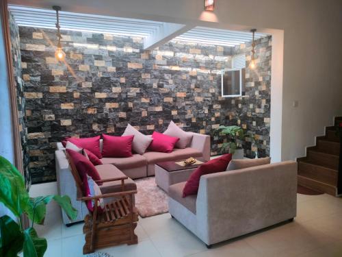 Posezení v ubytování Spacious Home ideal for Families