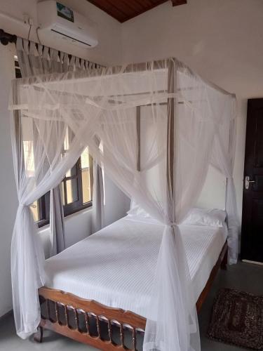 Katil atau katil-katil dalam bilik di Sunny Seaside Haven