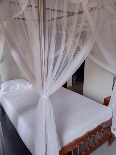 Katil atau katil-katil dalam bilik di Sunny Seaside Haven