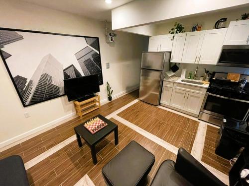 Η κουζίνα ή μικρή κουζίνα στο Next to Manhattan 2 Bedrooms Apartment - Subway 20 steps, Manhattan 1 Stop