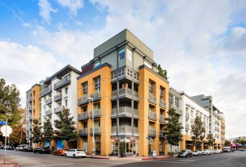 Gallery image of Sunset Duo 2 bedroom Charm with FREE Parking in Los Angeles