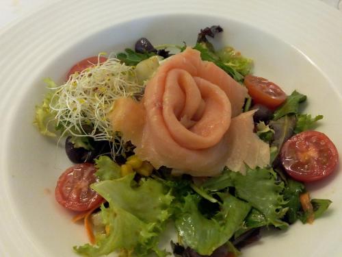 a white plate with a salad with shrimp and vegetables at Hotel Avet in La Coma i la Pedra