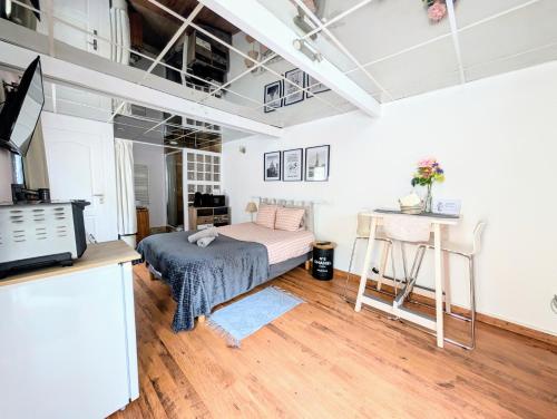 a bedroom with a bed and a desk at Magic Studio - Disneyland Paris Shopping village 9 minutes in Chessy